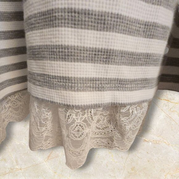 Women's LOGO Sweater Cardigan Size 3X Shell Buttons Gray White Lace V-Neck Hi Lo - Picture 5 of 6